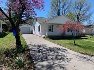 317 W 12th St, Saint Elmo, IL 62458
