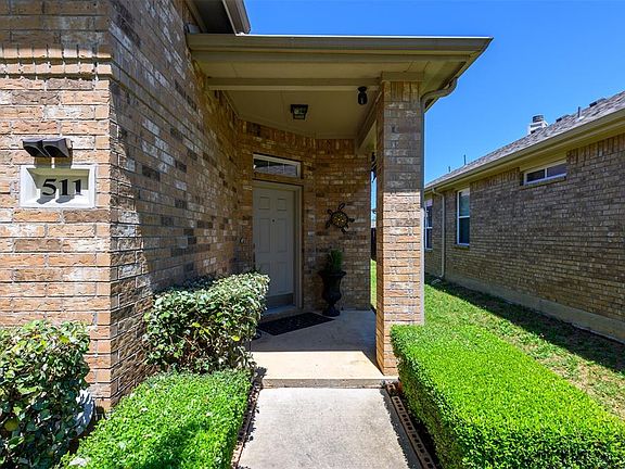 5th image of 511 Maverick Dr