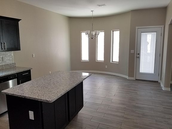 4th image of 517 Denim St