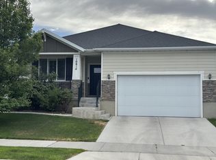 10814 S Harvest Pointe Dr W, South Jordan, UT 84009