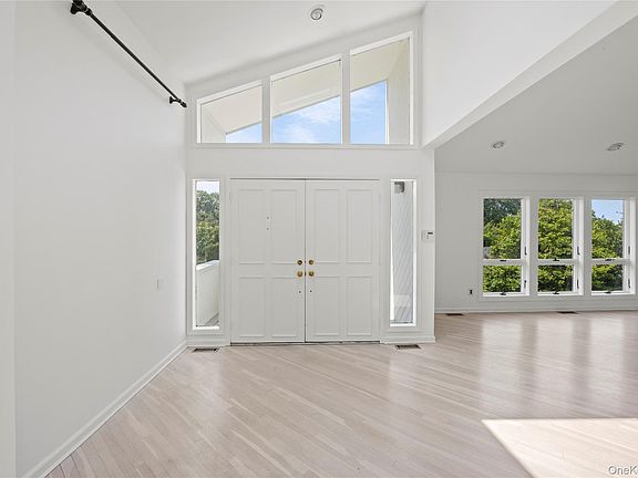 4th image of 32 Contessa Court