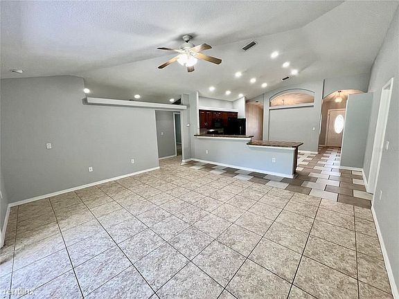 4th image of 1181R Creekview Ct