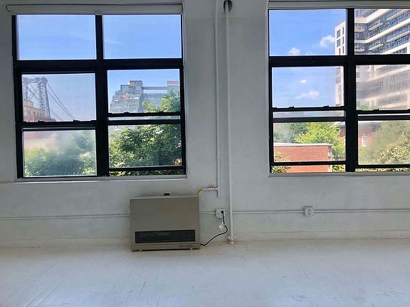 5th image of 315 Berry St #30
