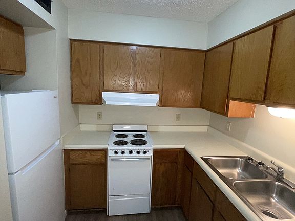 3rd image of 805 Long St #120