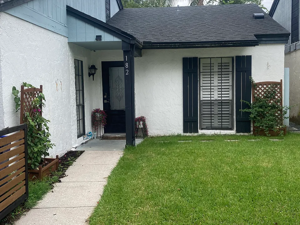 182 Bermuda Ct