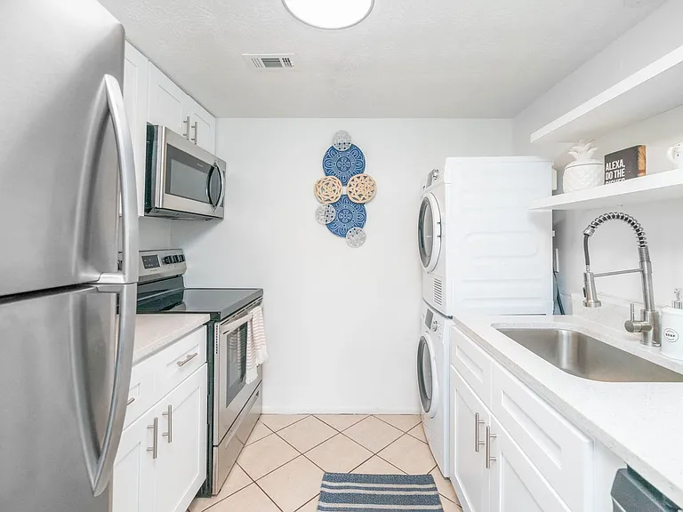 Camelot Apartments — Photo 48