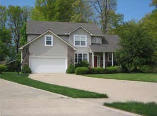 9670 E Northwood Dr, Olmsted Falls, OH 44138