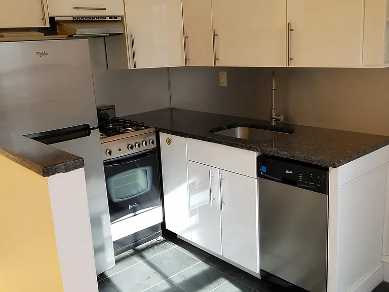 Eat-In-Kitch ss/grnte/slate euro cabinets