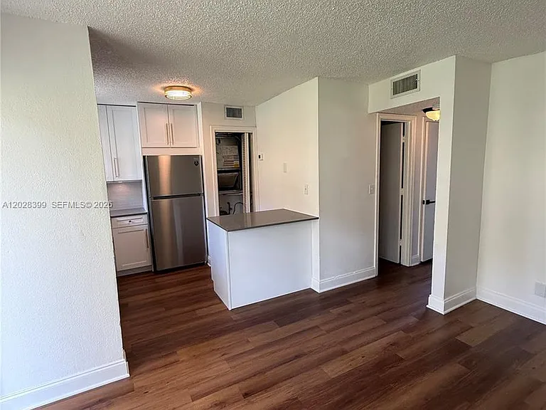 5168 NE 6th Ave #416 — Photo 8