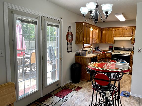 5th image of 2104 S Sidney Ave