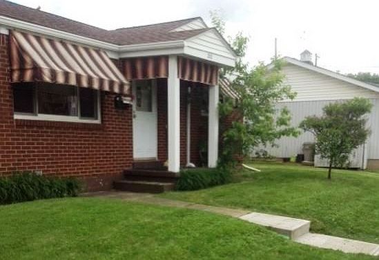 2nd image of 210 Oak Ln