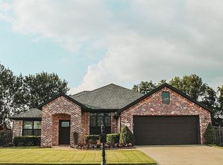 2554 W Vanike Dr, Fayetteville, AR 72704