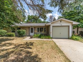 708 S 11th Ave, St Charles, IL