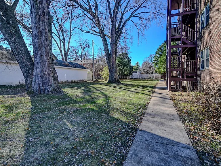 2801 Monroe St — Photo 12