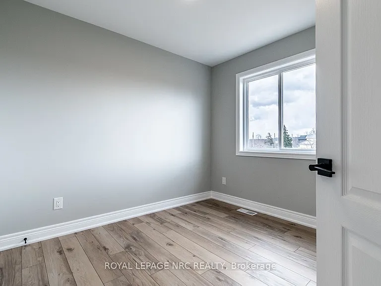 121A Moffatt St #21 — Photo 17