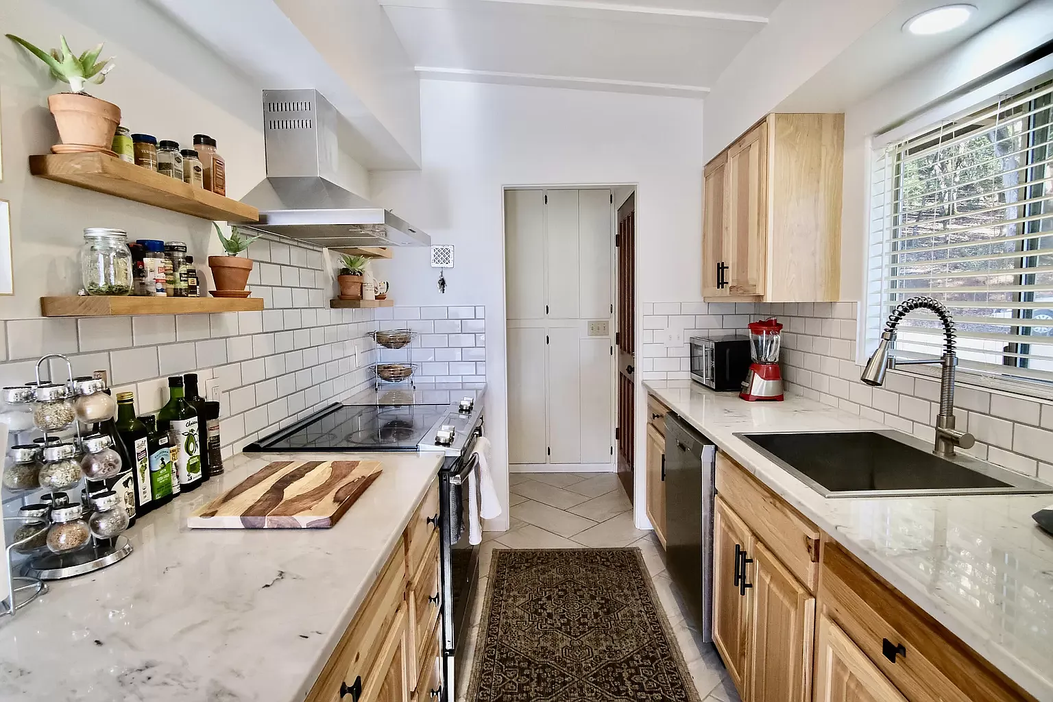 4 bed, 2200 sqft, $2,800 — Photo 3