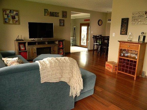 4th image of 3321 Maplewood Dr