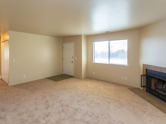 3rd image of 212 Green Meadow Dr APT D