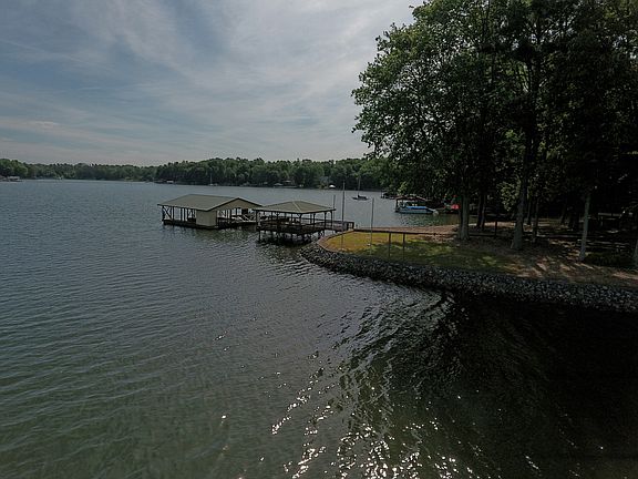 5th image of 121 Chaco Ln