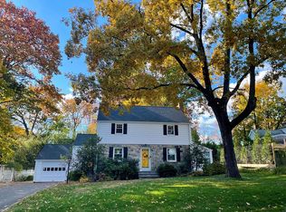 40 Brownley Dr, Stamford, CT 06905