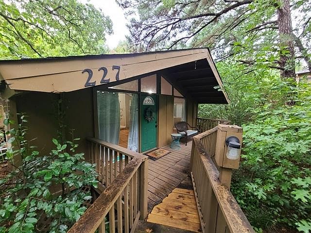 1st image of 227 Rockland Dr