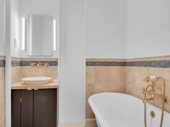 1388 Lexington Avenue image 13 of 15