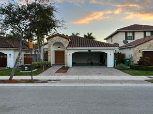 9952 NW 10th St, Miami, FL 33172