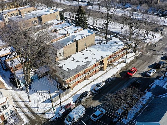 3rd image of 2601 N California Ave