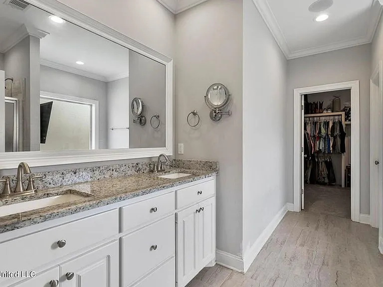 313 E Buttonwood Ln — Photo 18