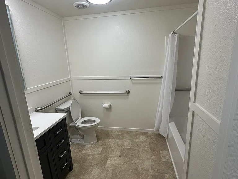 Woodland Ave — Photo 16