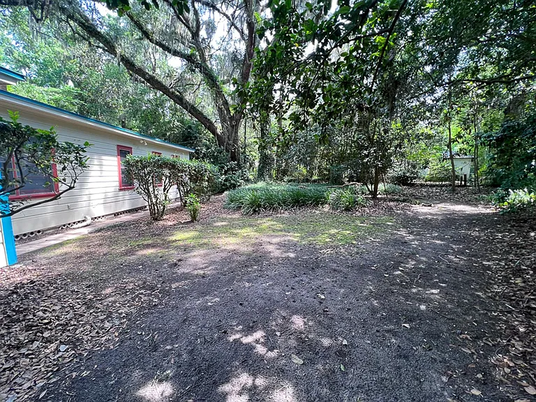 411 NW 26th St — Photo 32