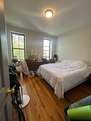 Rented by Standard Living Realty Inc | media 26