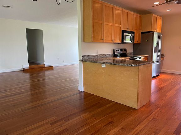 4th image of 465 NE 34th St