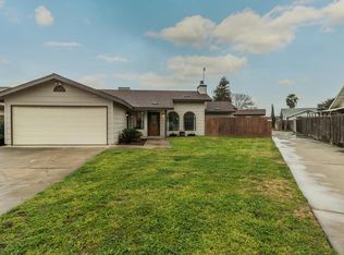 440 Meadow Ln, Kingsburg, CA 93631