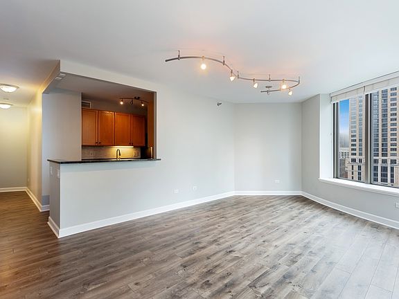 5th image of 400 N La Salle Dr APT 1605