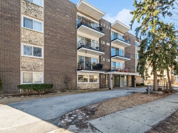 5215 Galitz St APT 3A, Skokie, IL 60077