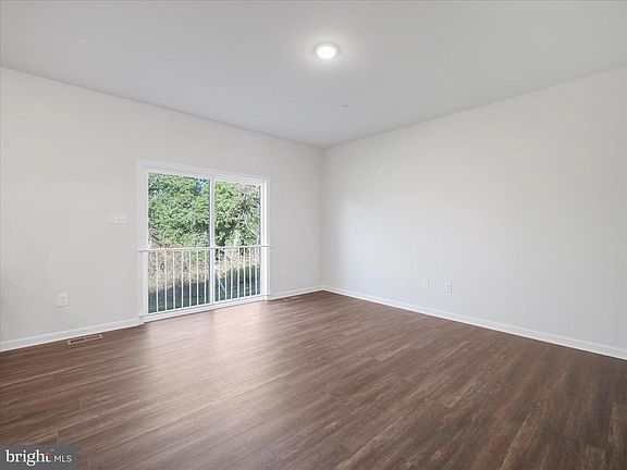 5th image of 12928 Hawkins Cir