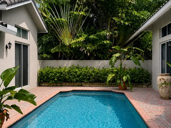 1250 NW 166th Ave Unit B, Pembroke Pines, FL 33028