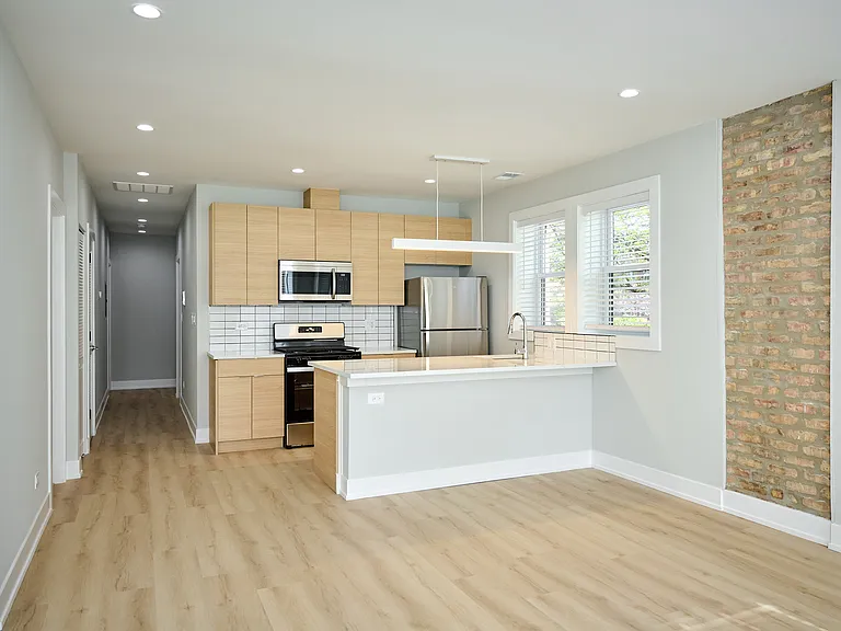 2127 S Marshall Blvd #1 — Photo 4