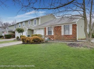 87 Oak Ln, Eatontown, NJ