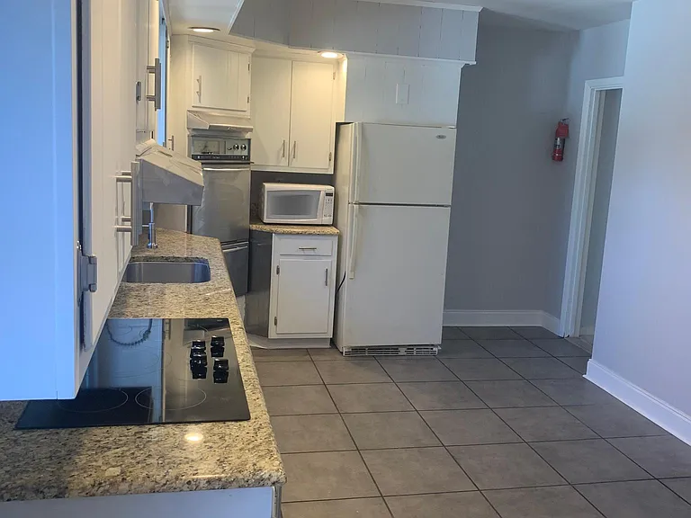 5631 Northumberland St #1 — Photo 8