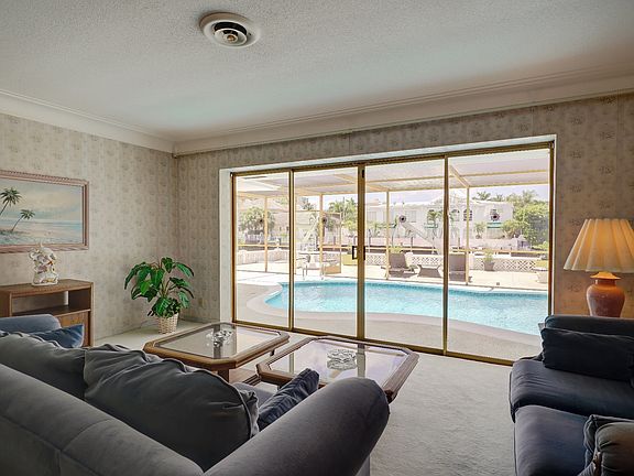 4th image of 2872 NE 35th Ct