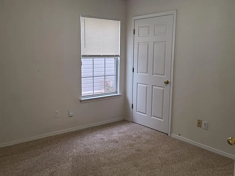 112 Mirabelle Cir — Photo 3