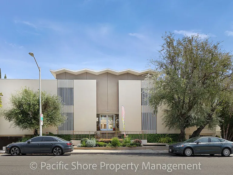 868 West Knoll Apartments — Photo 1