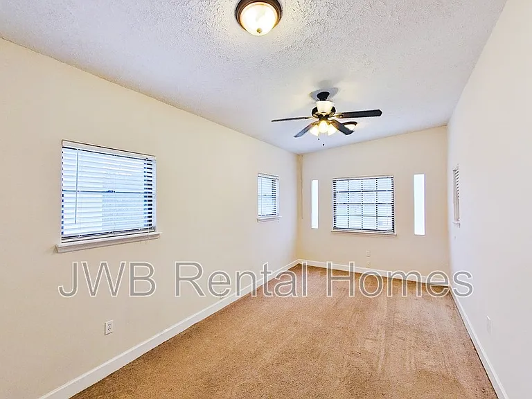10302 Swarthmore Dr — Photo 8