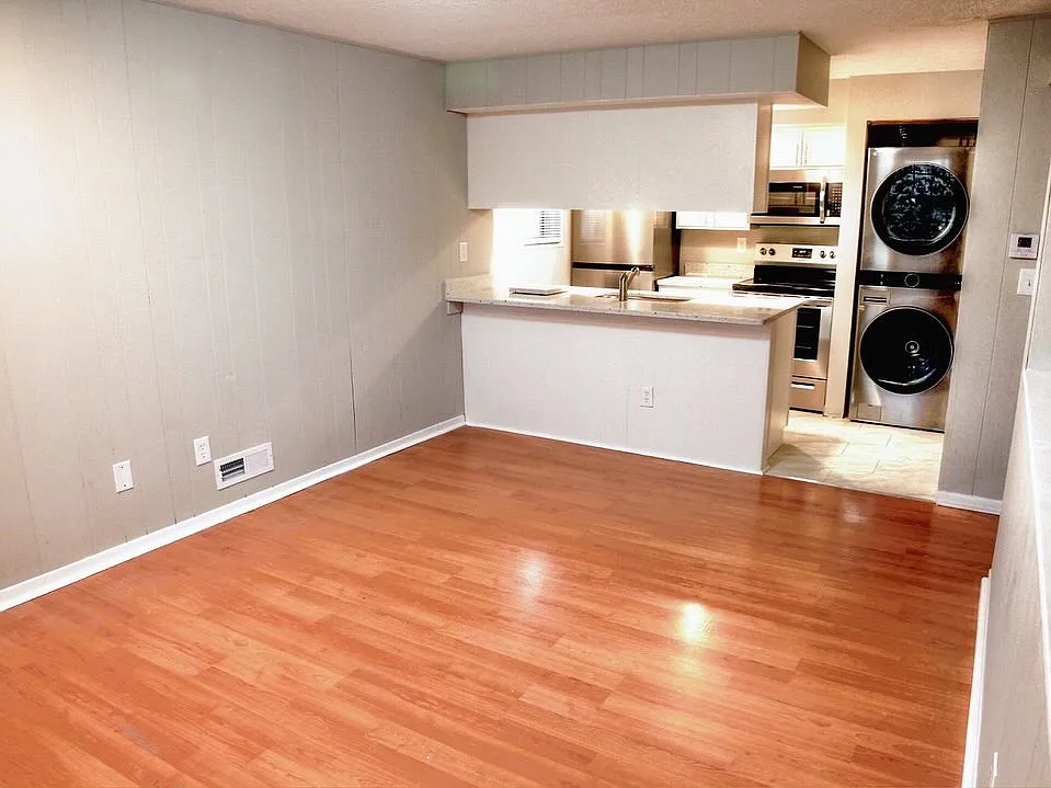 316 E 17th Ave — Photo 1