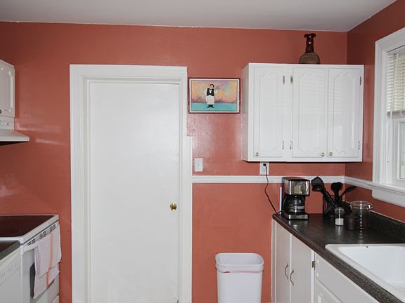 4th image of 2911 Oakland Ave