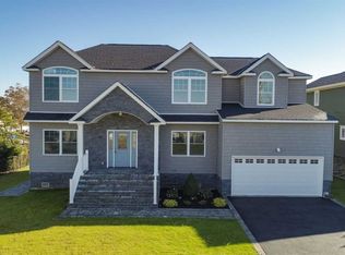86 Ripplewater Ave, Massapequa, NY 11758