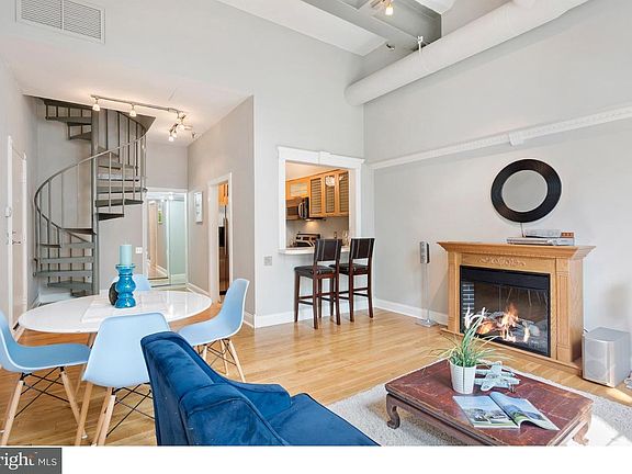 2nd image of 3 N Chris Columbus Blvd APT Pl263