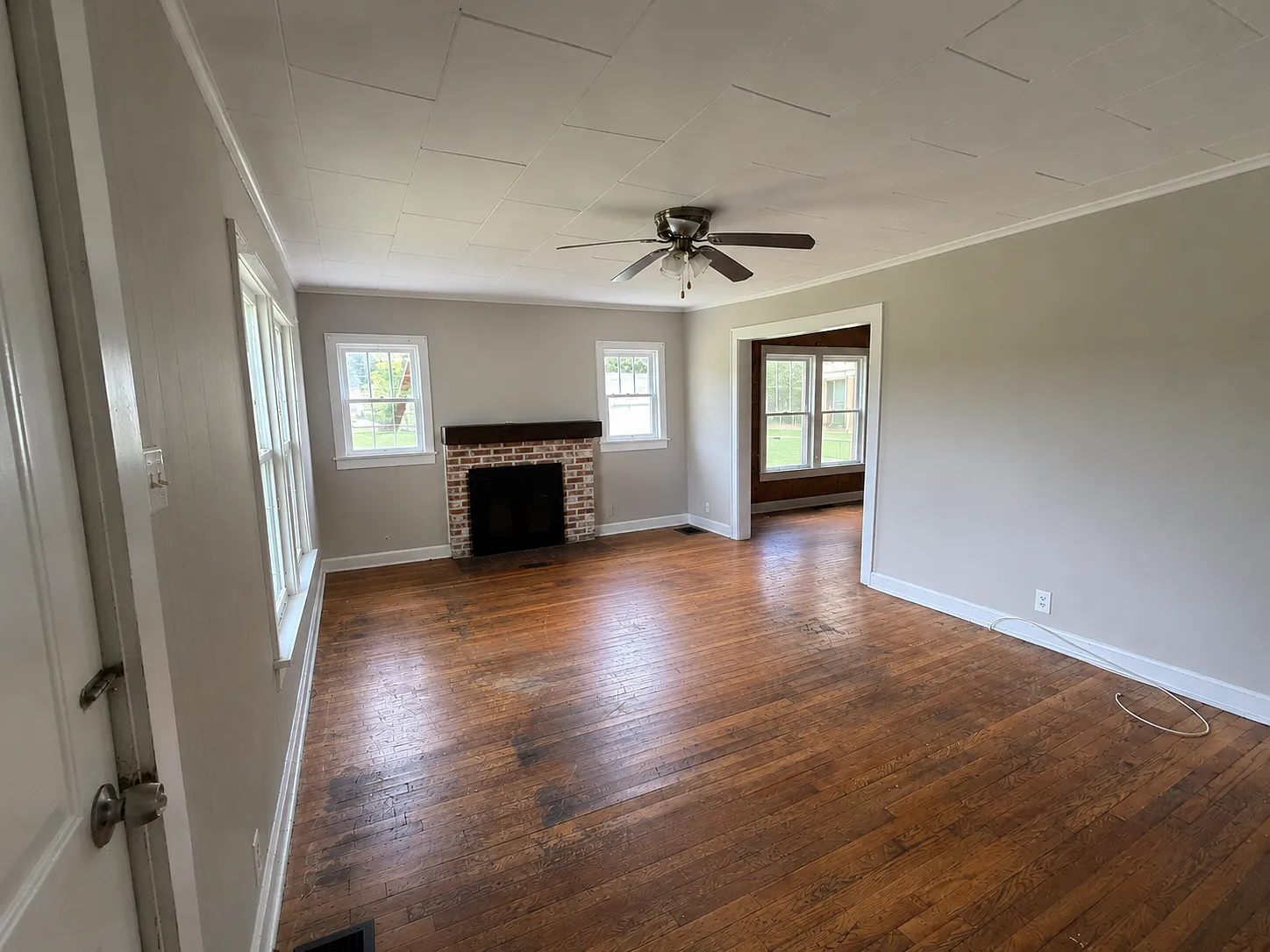 6 bed, 2.5 bath, $2,500 — Photo 4